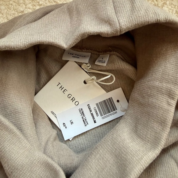 ✨ NWT Aritzia The Group Cowl-Neck Top: Nomad Taupe (Size L) - Picture 4 of 5
